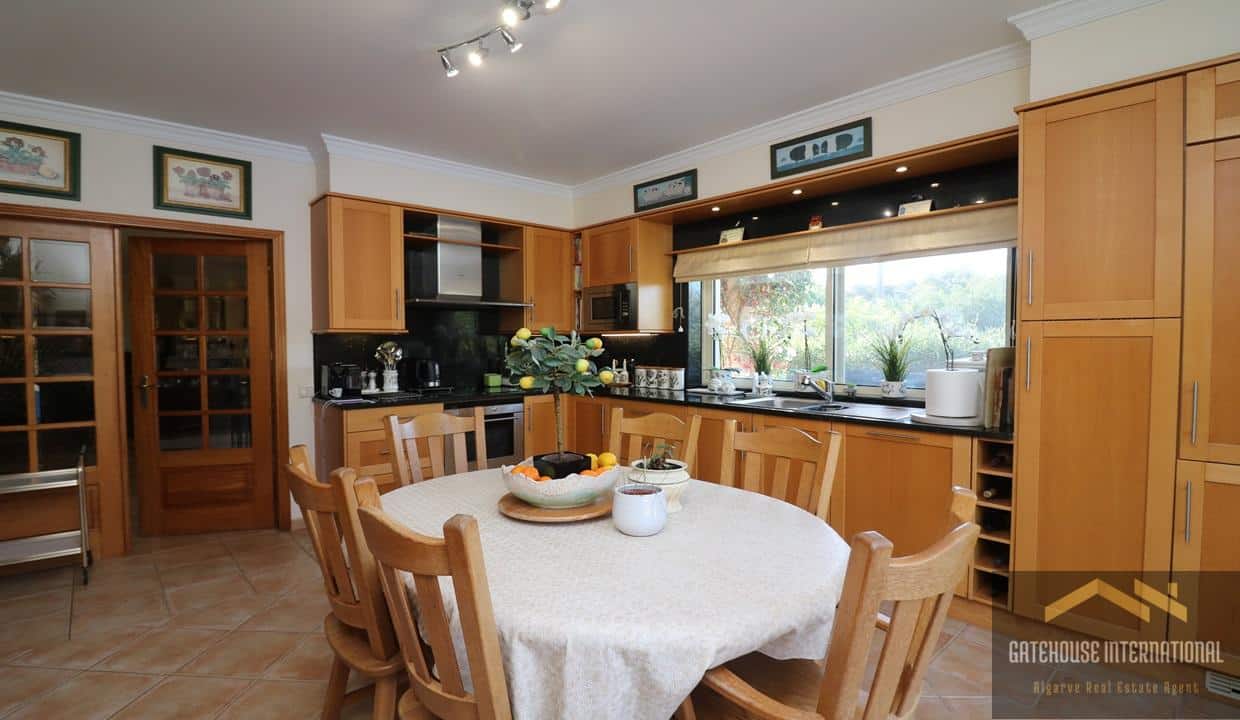 4 Bedroom Villa For Sale In Santa Barbara de Nexe Algarve43