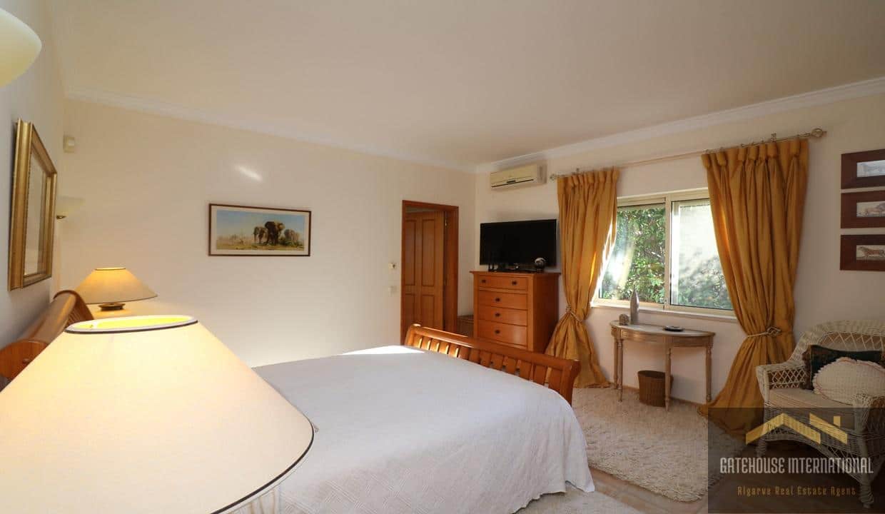 4 Bedroom Villa For Sale In Santa Barbara de Nexe Algarve45