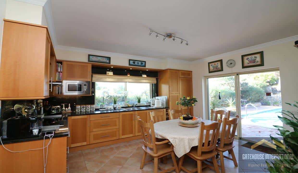 4 Bedroom Villa For Sale In Santa Barbara de Nexe Algarve54