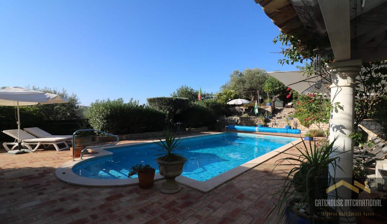 4 Bedroom Villa For Sale In Santa Barbara de Nexe Algarve888