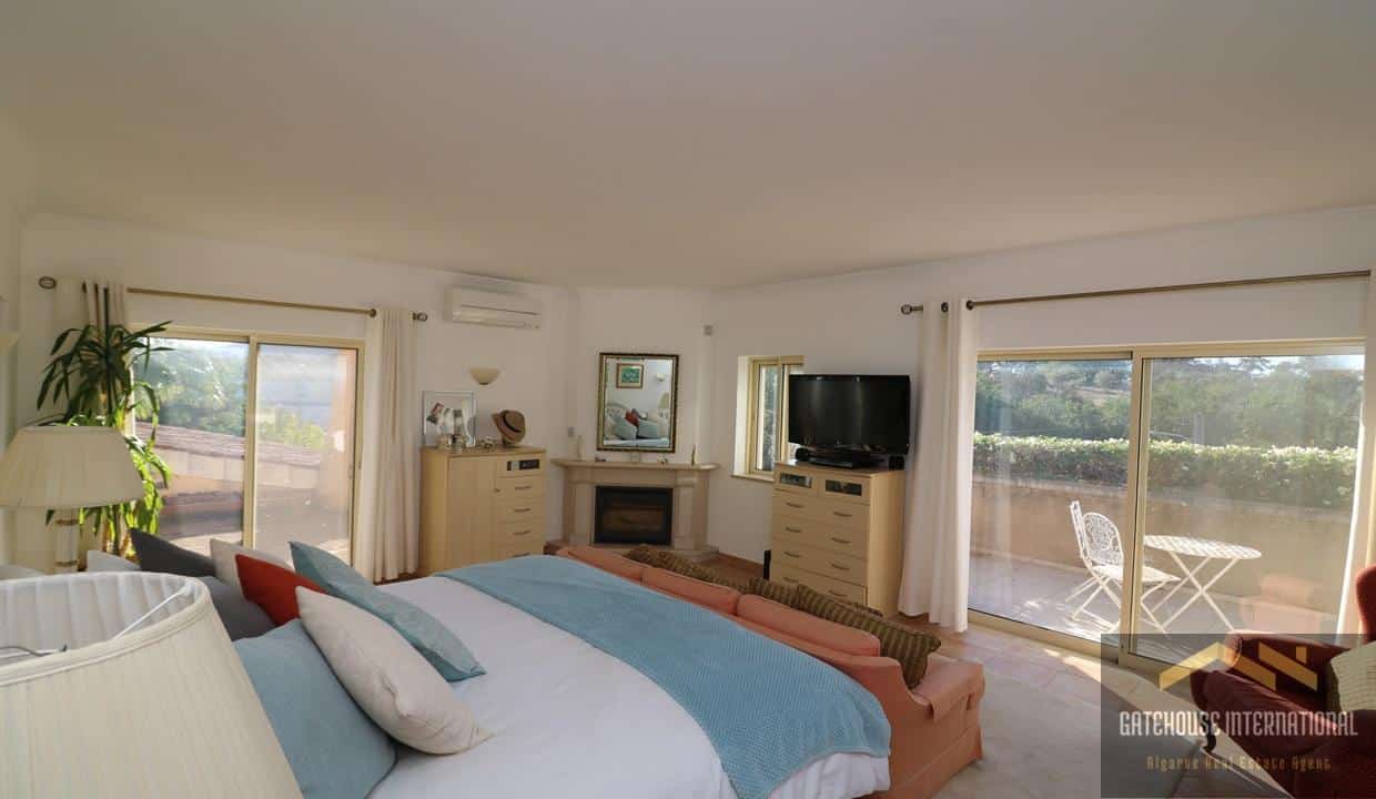 4 Bedroom Villa For Sale In Santa Barbara de Nexe Algarve98