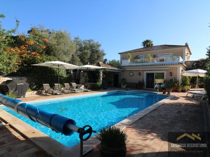 Villa de 4 chambres à vendre à Santa Barbara de Nexe Algarve999