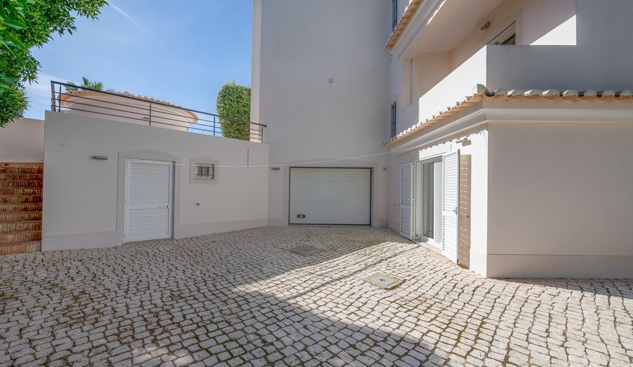5 Bed Villa For Sale In Praia da Luz Algarve21