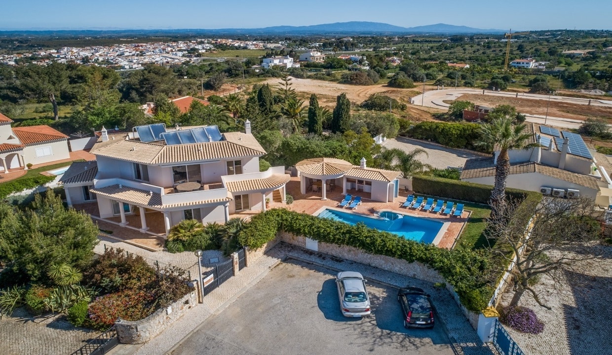 5 Bed Villa For Sale In Praia da Luz Algarve32