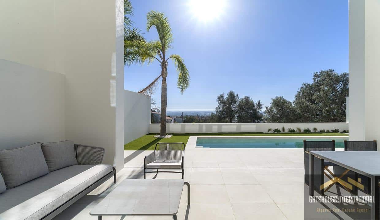 Brand New 4 Bed Linked Villa In Santa Barbara de Nexe Algarve 00