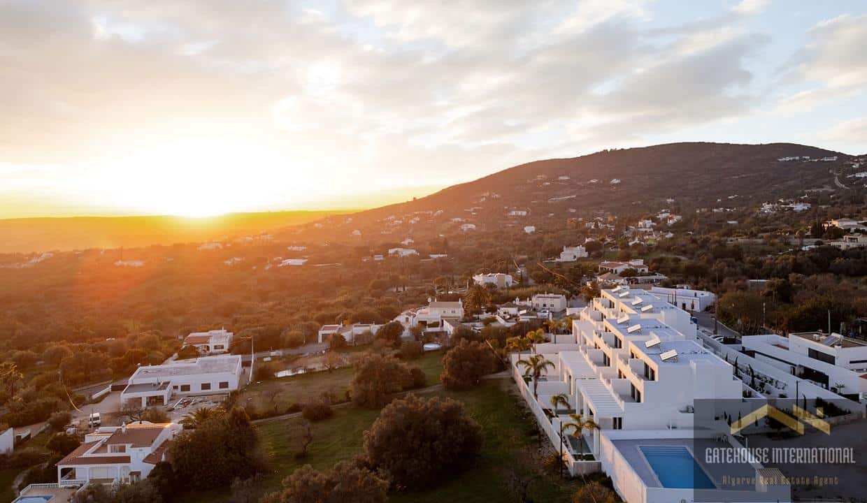 Brand New 4 Bed Linked Villa In Santa Barbara de Nexe Algarve 4