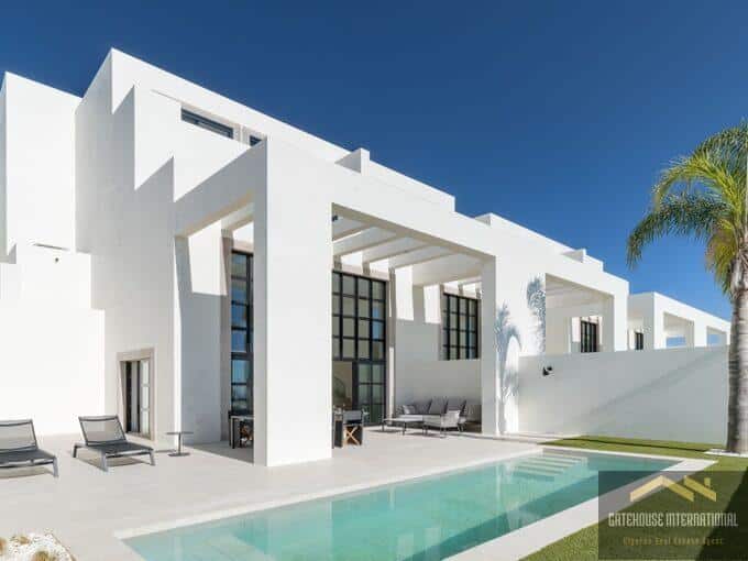 Villa mitoyenne flambant neuve de 4 chambres à Santa Barbara de Nexe Algarve 98