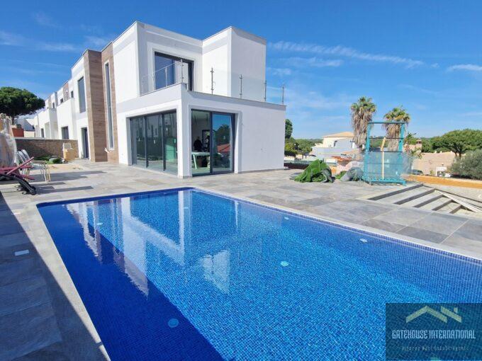 Gloednieuwe geschakelde villa te koop in Albufeira Algarve