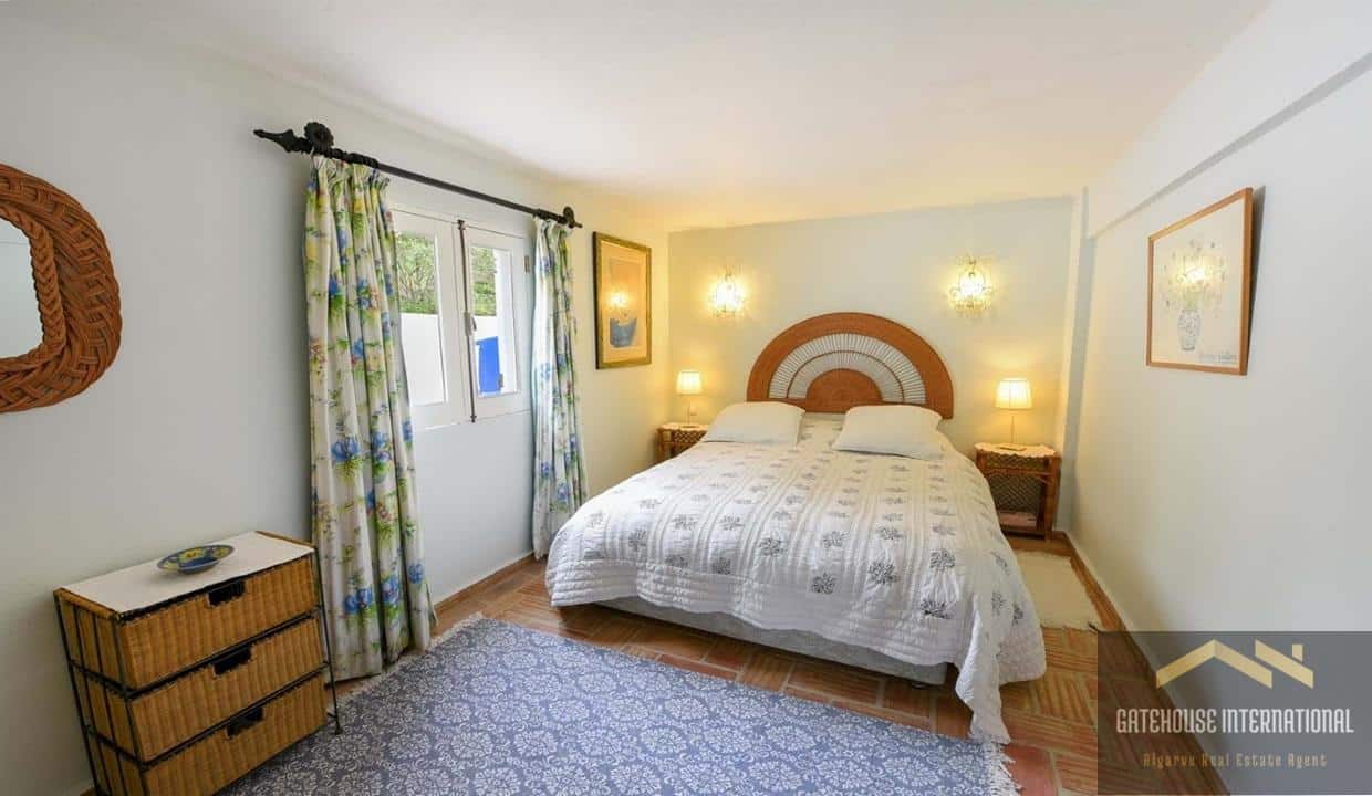 Countryside 10 Bedroom Bed & Breakfast Property In West Algarve 00