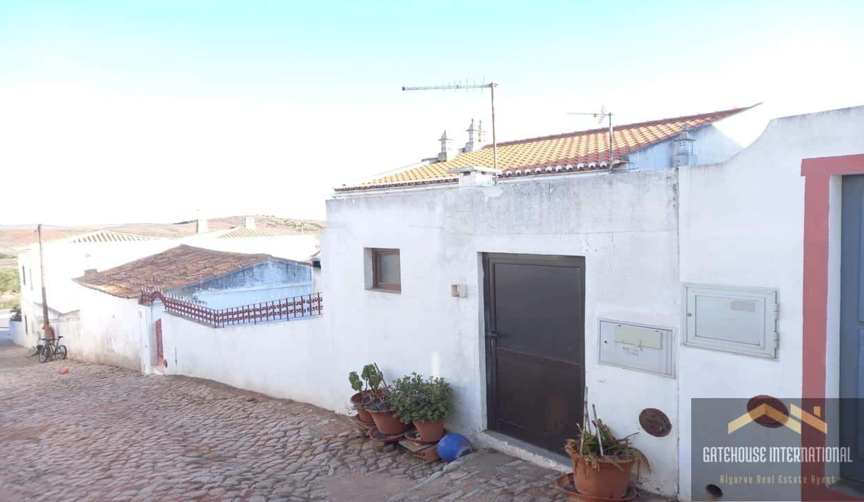 Traditional Algarve 2 Bed Cottage In Vila do Bispo09