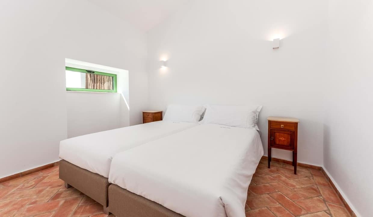 Traditional Restored 6 Bed Villa In Silves Algarve 32