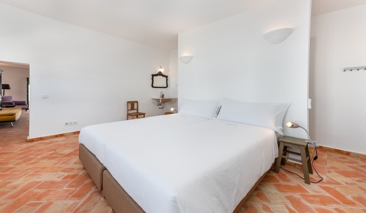 Traditional Restored 6 Bed Villa In Silves Algarve 87