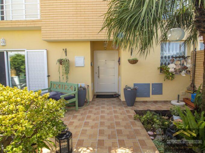 3 Bed Townhouse In Porches Algarve32