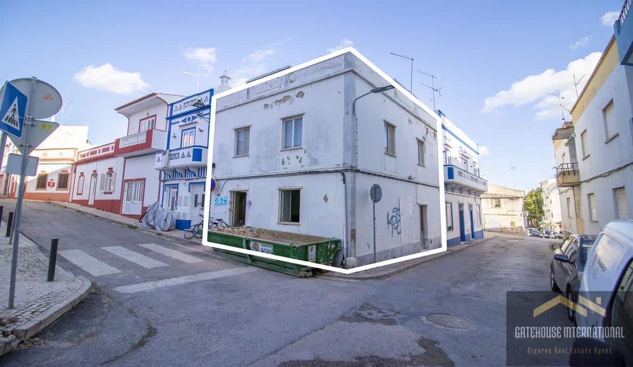 3 Bed Townhouse Under Renovation In Lagoa Algarve1