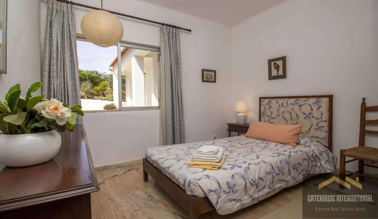 4 Bed Villa With Pool In Lagoa Algarve 2