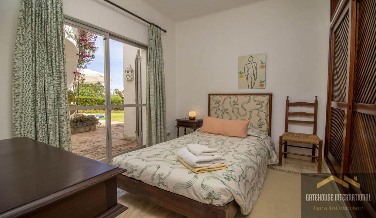 4 Bed Villa With Pool In Lagoa Algarve 3