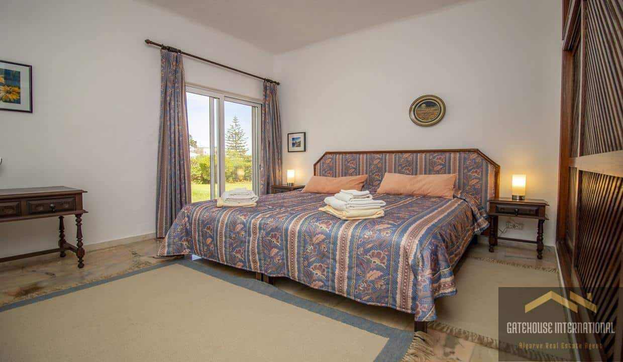 4 Bed Villa With Pool In Lagoa Algarve 5