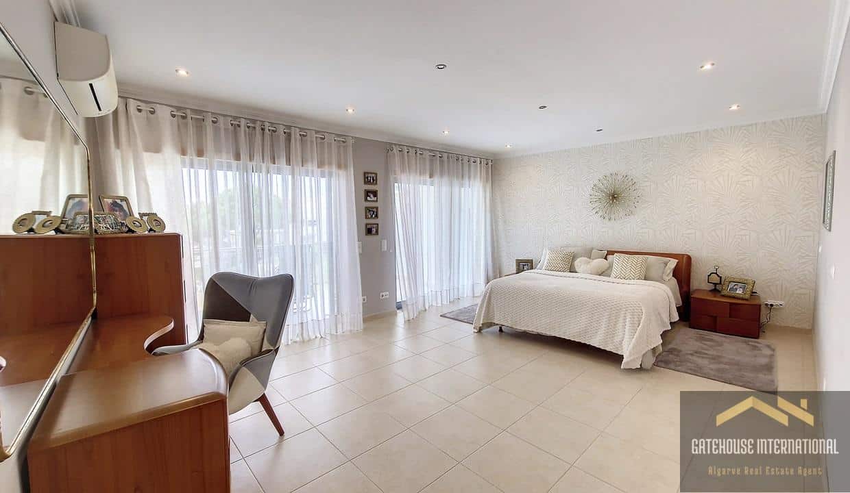 5 Bed Linked Villa In Albufeira Algarve For Sale 2