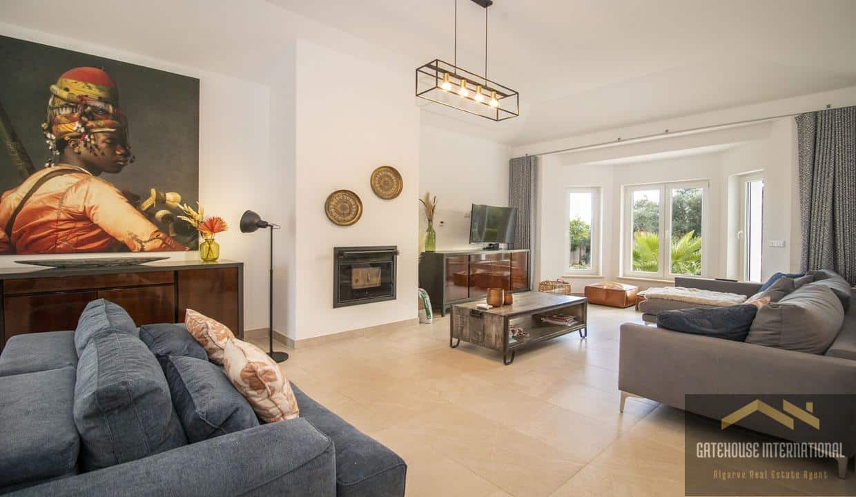 5 Bed Villa With Guest Annexe In Lagoa Algarve 1