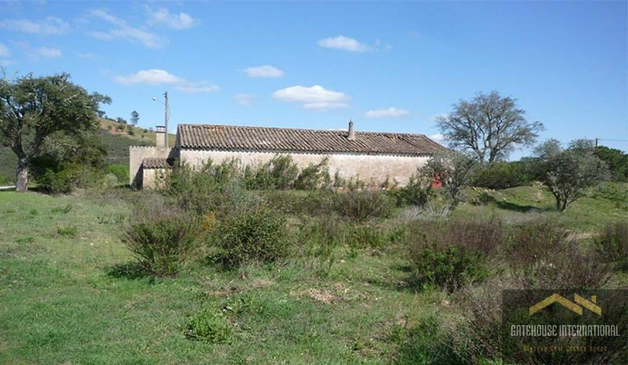 Farmhouse With 10 Hectares For Renovation In Central Algarve 1