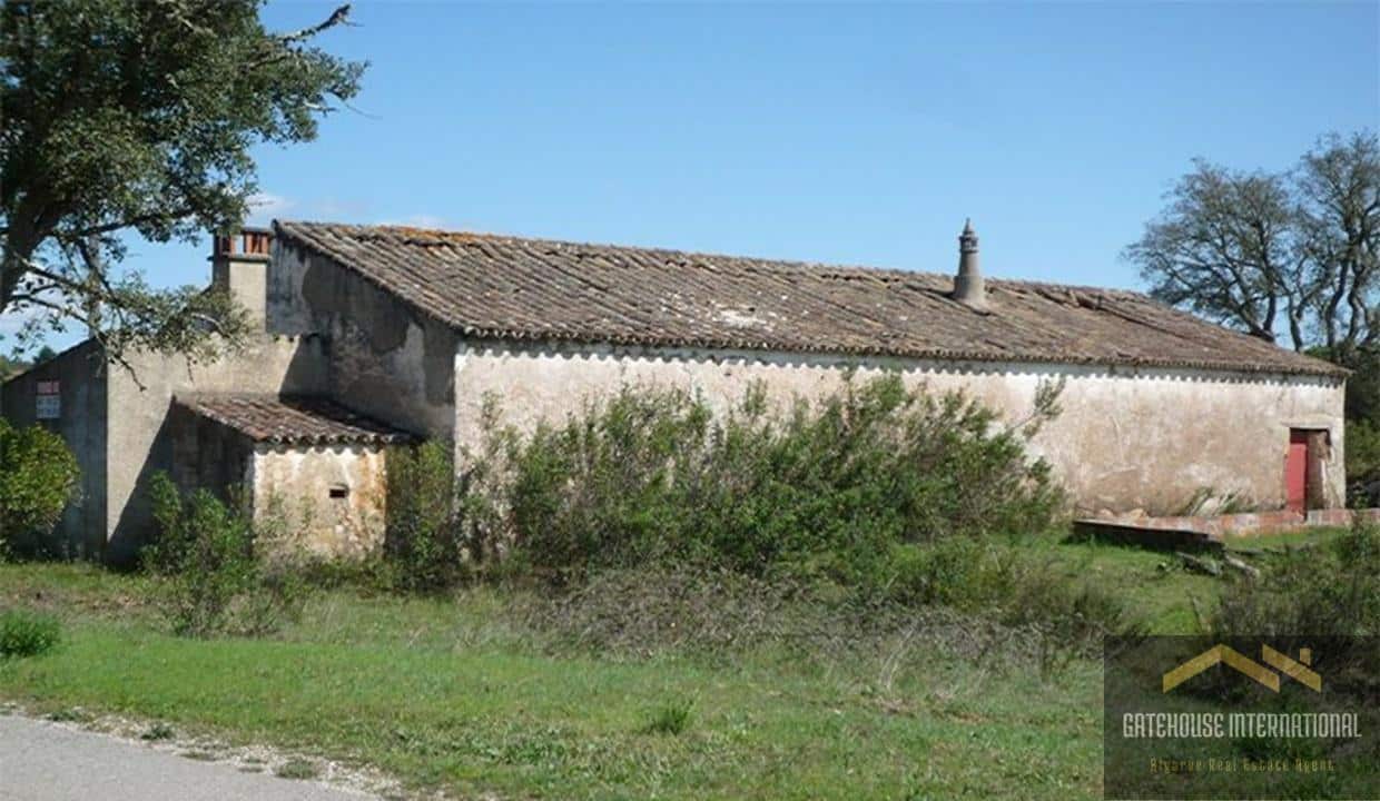 Farmhouse With 10 Hectares For Renovation In Central Algarve 2
