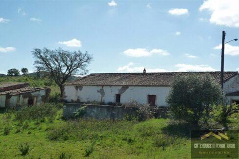 Farmhouse With 10 Hectares For Renovation In Central Algarve