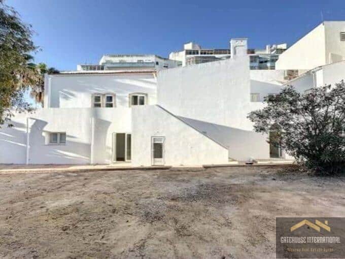 Renoviertes Stadthaus mit 3 Schlafzimmern zum Verkauf in Portimao, Algarve