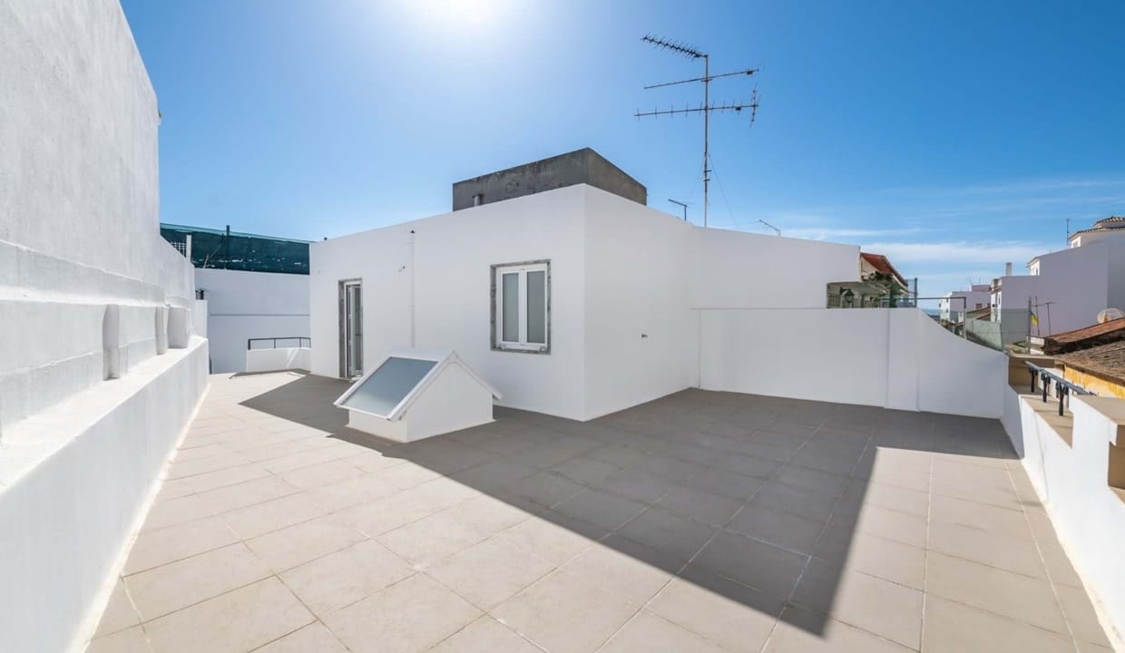 3 Bed Townhouse + 2 Studios + Shop Portimao Algarve444