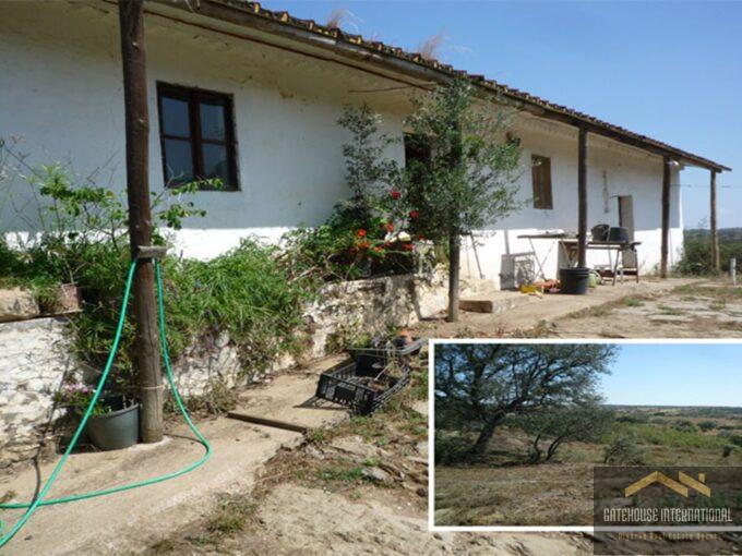 Alentejo-Bauernhaus mit 13.6 Hektar in Gomes Aires