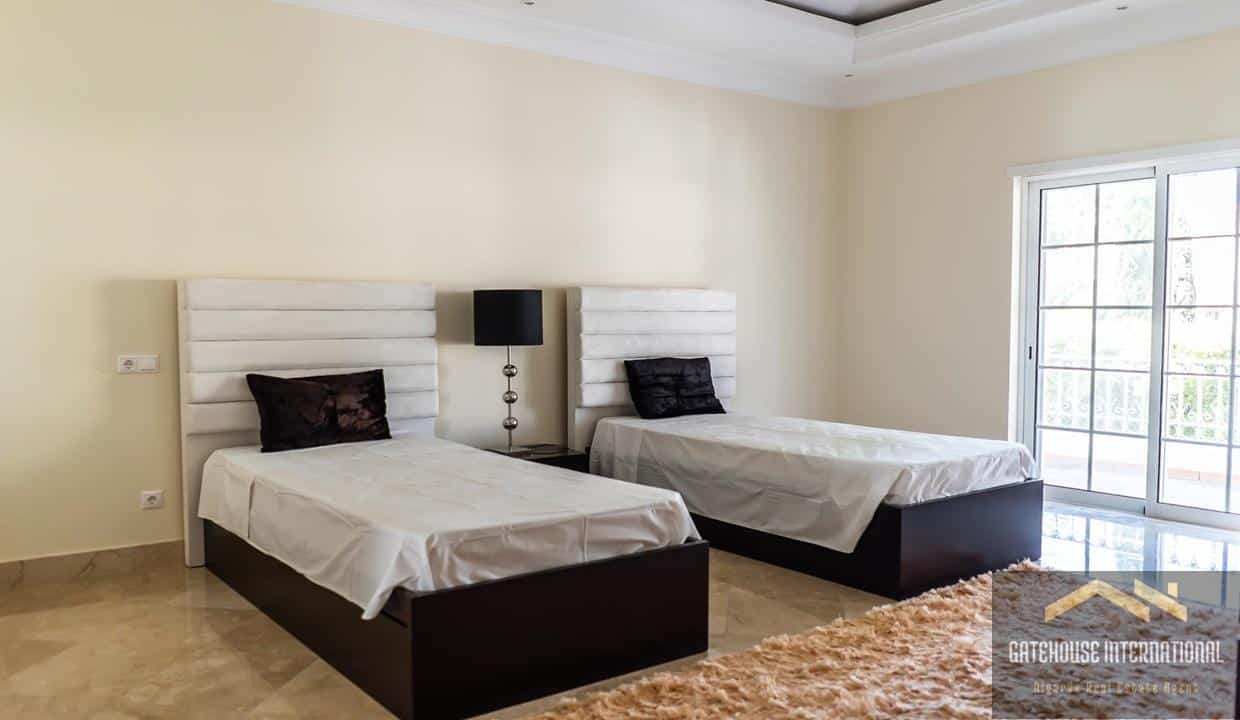 Luxury 4 Bed Villa In The Village Near Vale do Lobo Algarve7