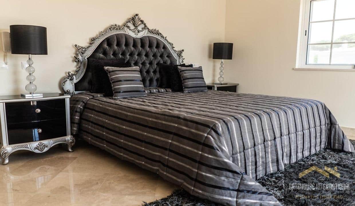 Luxury 4 Bed Villa In The Village Near Vale do Lobo Algarve8