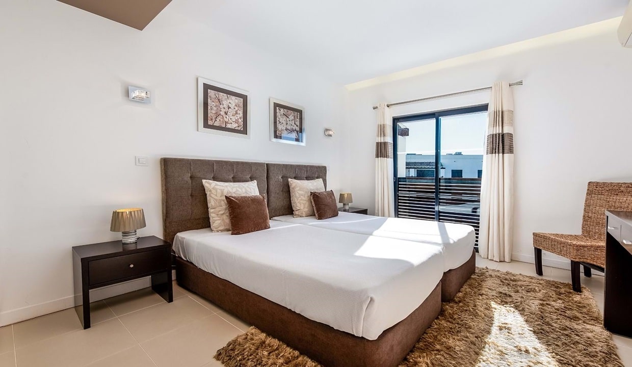 Sea View 2 Bed Luxury Apartment In Porto do Mos Lagos Algarve 0