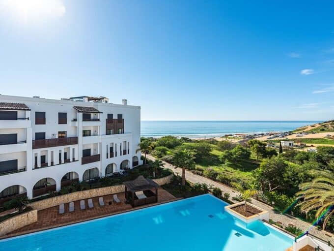 Luksuslejlighed med 2 soveværelser og havudsigt i Porto do Mos Lagos Algarve 1