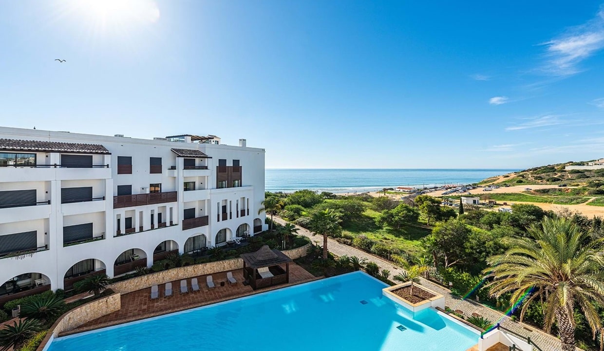 Sea View 2 Bed Luxury Apartment In Porto do Mos Lagos Algarve 1
