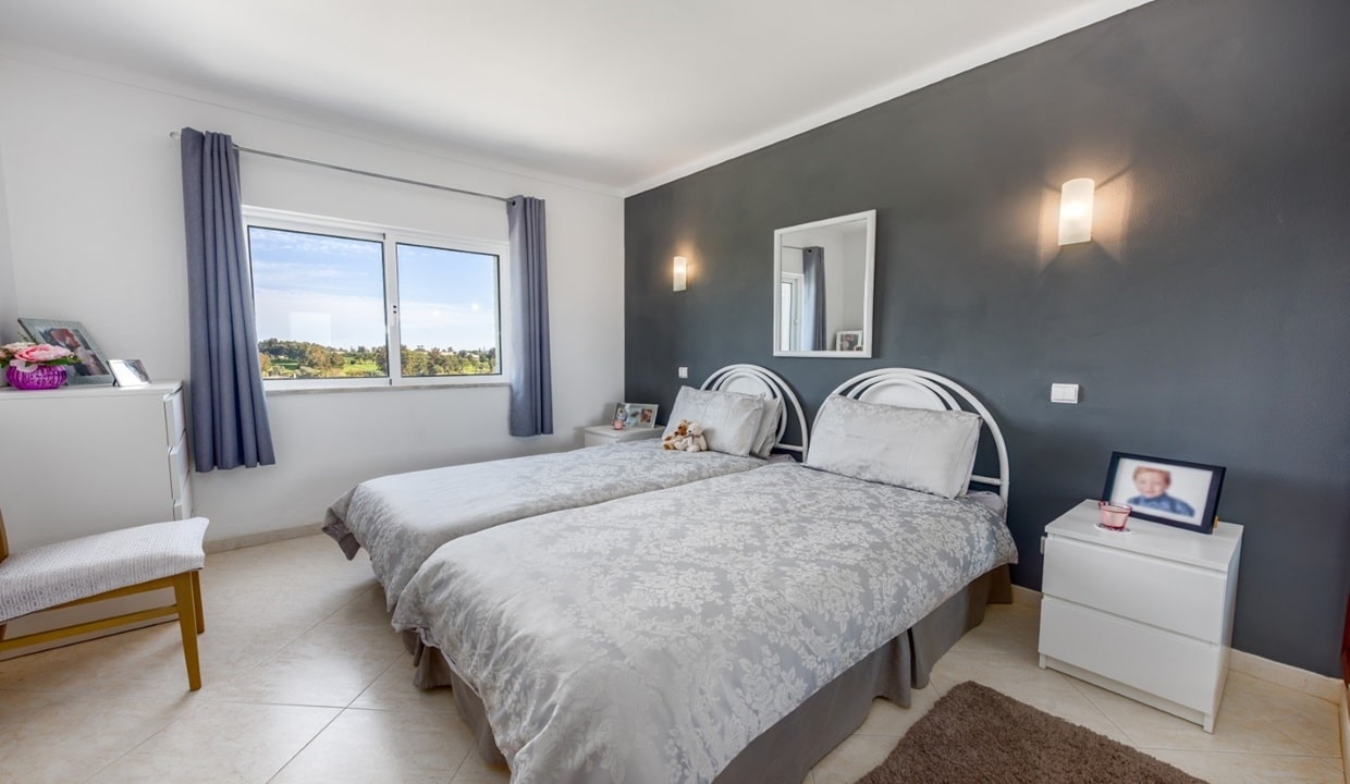 2 Bed Apartment In Alvor Algarve 0