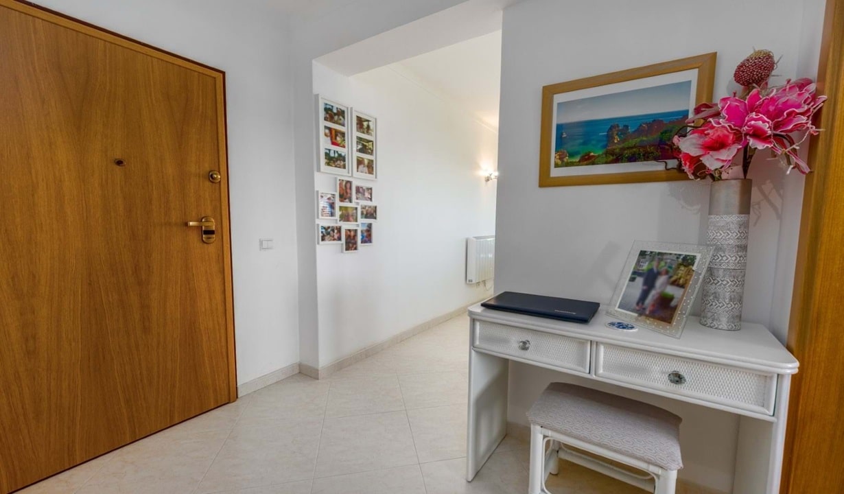 2 Bed Apartment In Alvor Algarve 00