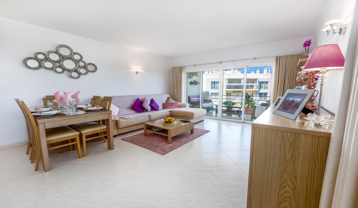 2 Bed Apartment In Alvor Algarve