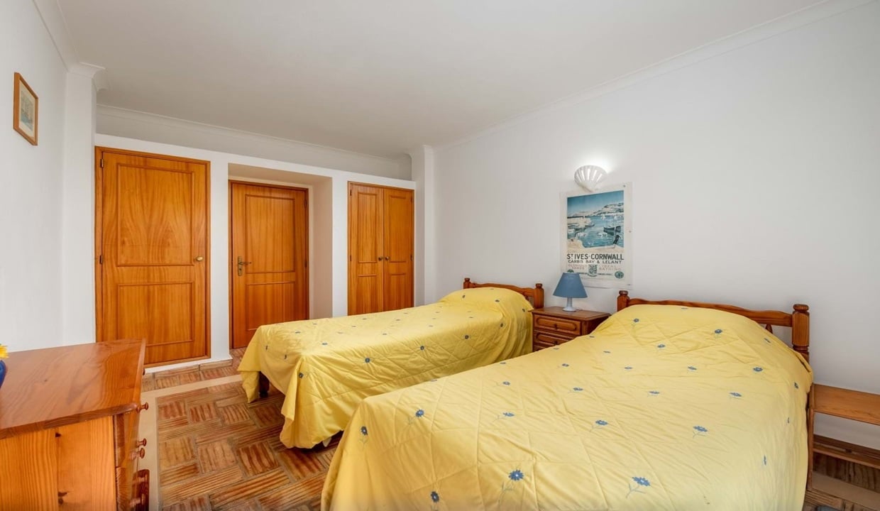 2 Bed Sea Front Apartment In Praia da Luz Algarve0