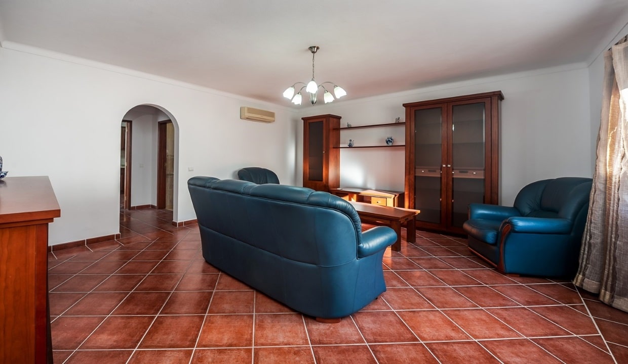 2 Bed Villa With a River View For Sale in Parchal in Lagoa