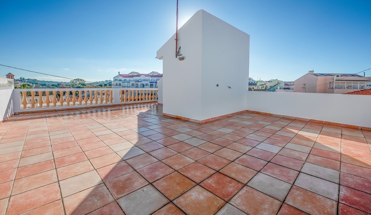 2 Bed Villa With a River View For Sale in Parchal in Lagoa0