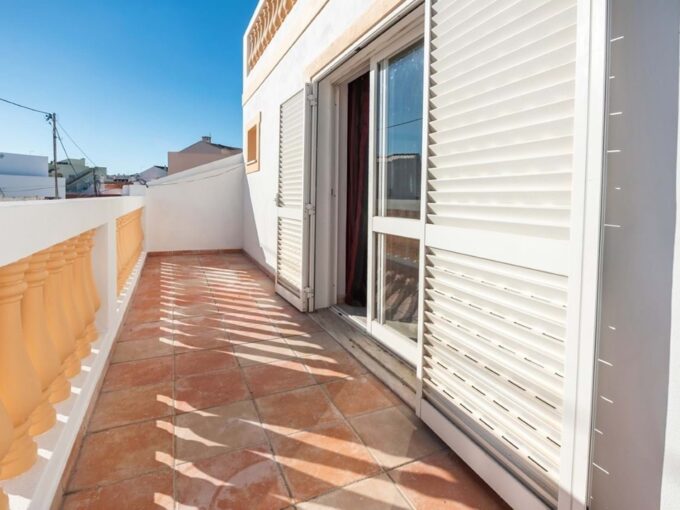 2 Bed Villa With a River View For Sale in Parchal in Lagoa12