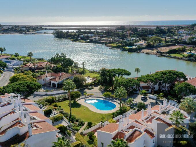 Verbundene Villa mit 3 Schlafzimmern im Lakeside Village Quinta do Lago Golf Resort