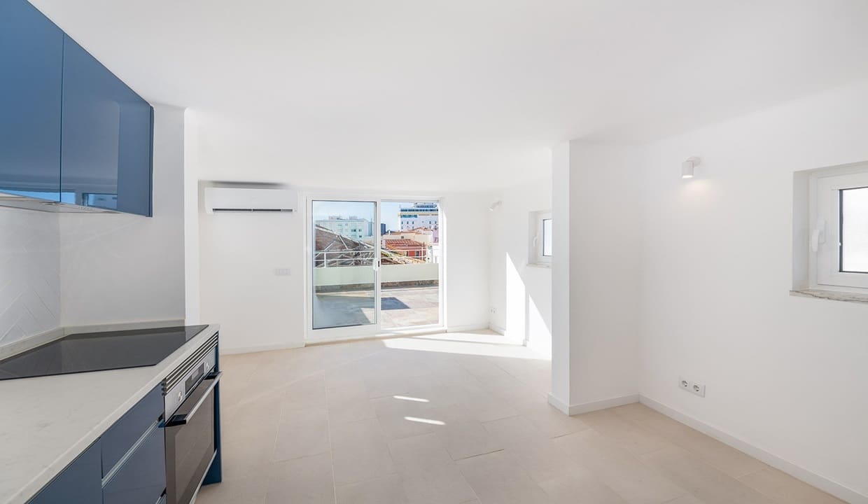4 Bed House Split Into 3 Apartments In Portimao Algarve 7