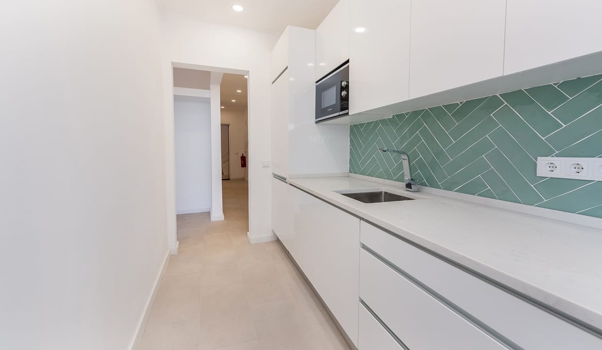 4 Bed House Split Into 3 Apartments In Portimao Algarve 87