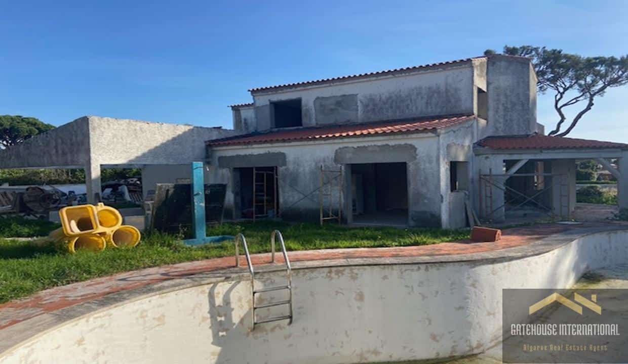 4 Bed Villa For Renovation In Vilamoura Algarve 00