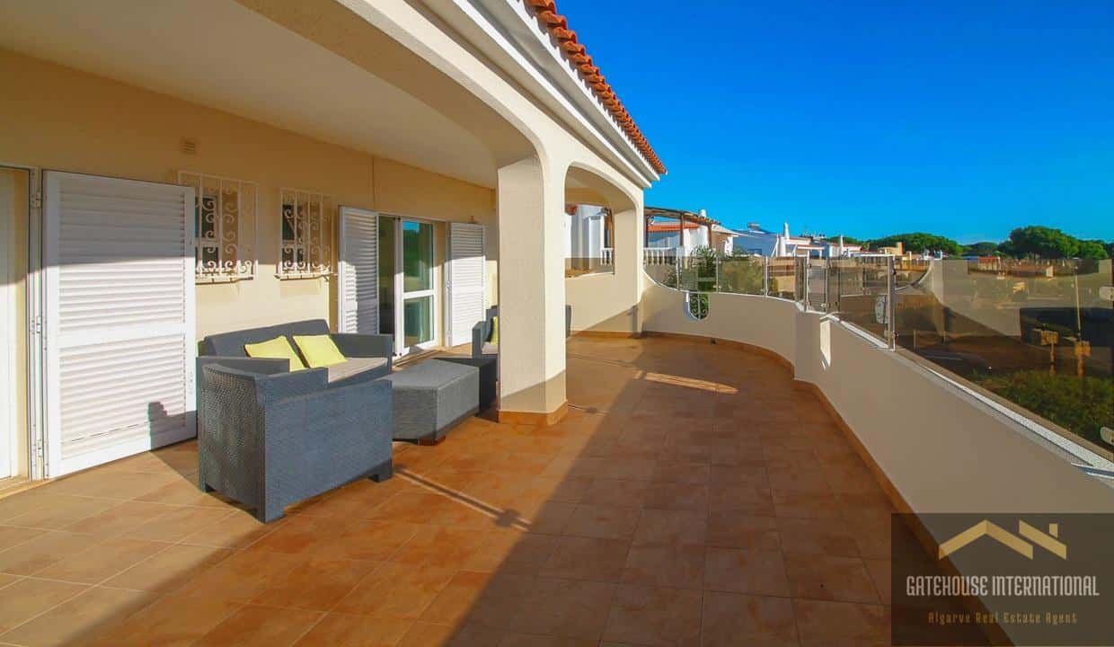 4 Bed Villa With Pool In Vilamoura Algarve43