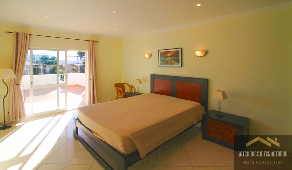 4 Bed Villa With Pool In Vilamoura Algarve98
