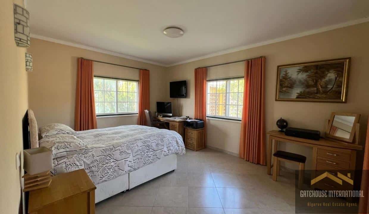 6 Bed Villa With Guest Annexe & Pool & Tennis Court In Santa Barbara de Nexe Algarve 1