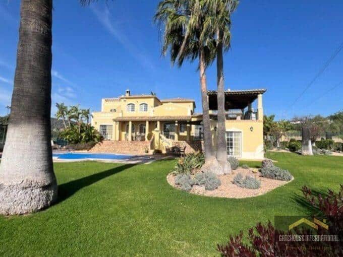 6 sengs villa med gæsteanneks og pool og tennisbane i Santa Barbara de Nexe Algarve 8