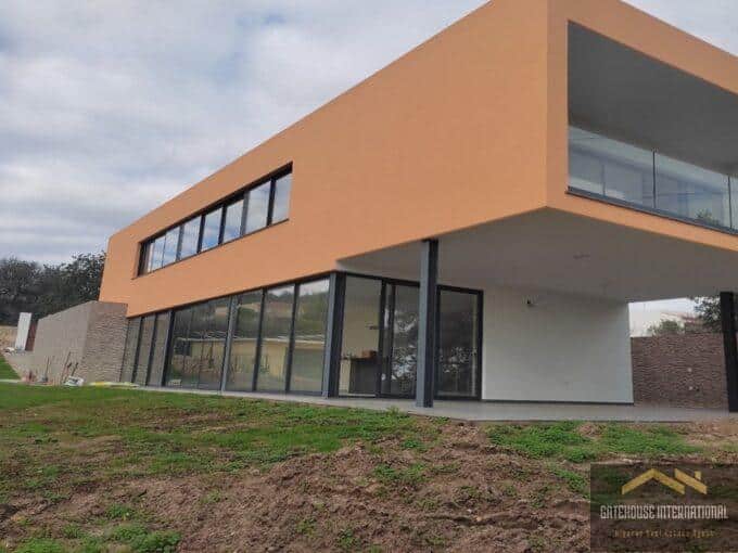 Brandneue 4-Schlafzimmer-Villa zum Verkauf in Loule Algarve